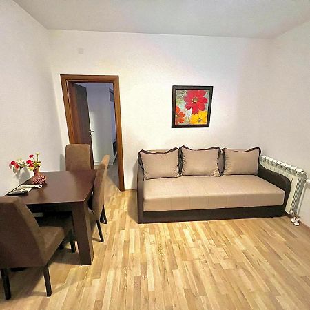 Apartments Family Τίβατ Εξωτερικό φωτογραφία