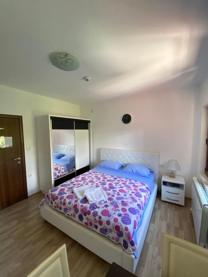 Apartments Family Τίβατ Εξωτερικό φωτογραφία