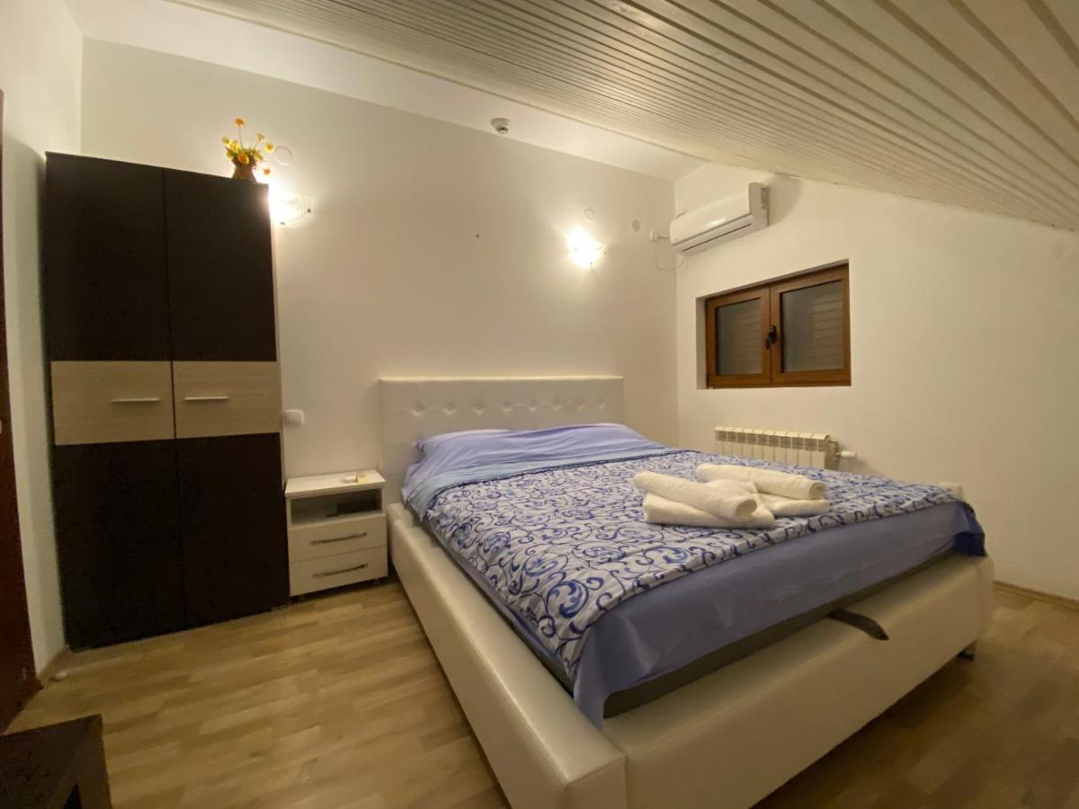 Apartments Family Τίβατ Εξωτερικό φωτογραφία
