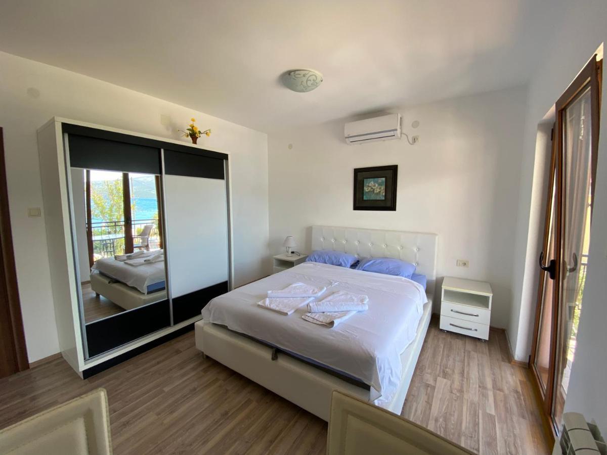 Apartments Family Τίβατ Εξωτερικό φωτογραφία