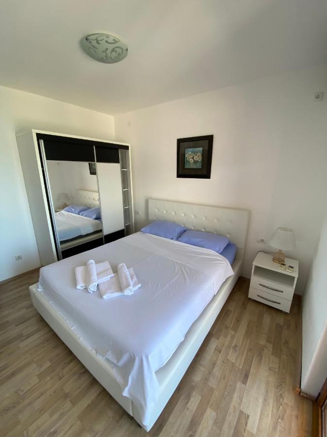Apartments Family Τίβατ Εξωτερικό φωτογραφία