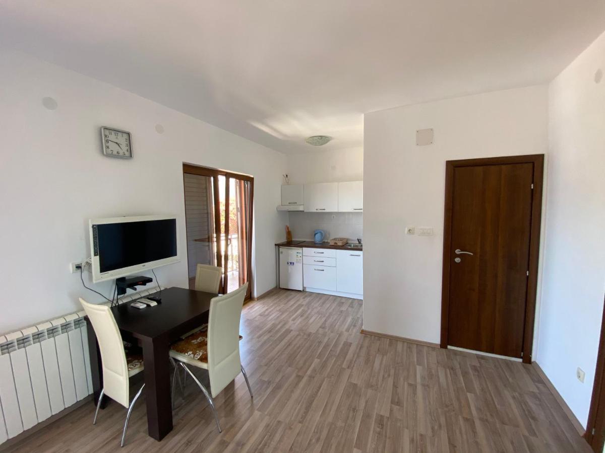 Apartments Family Τίβατ Εξωτερικό φωτογραφία