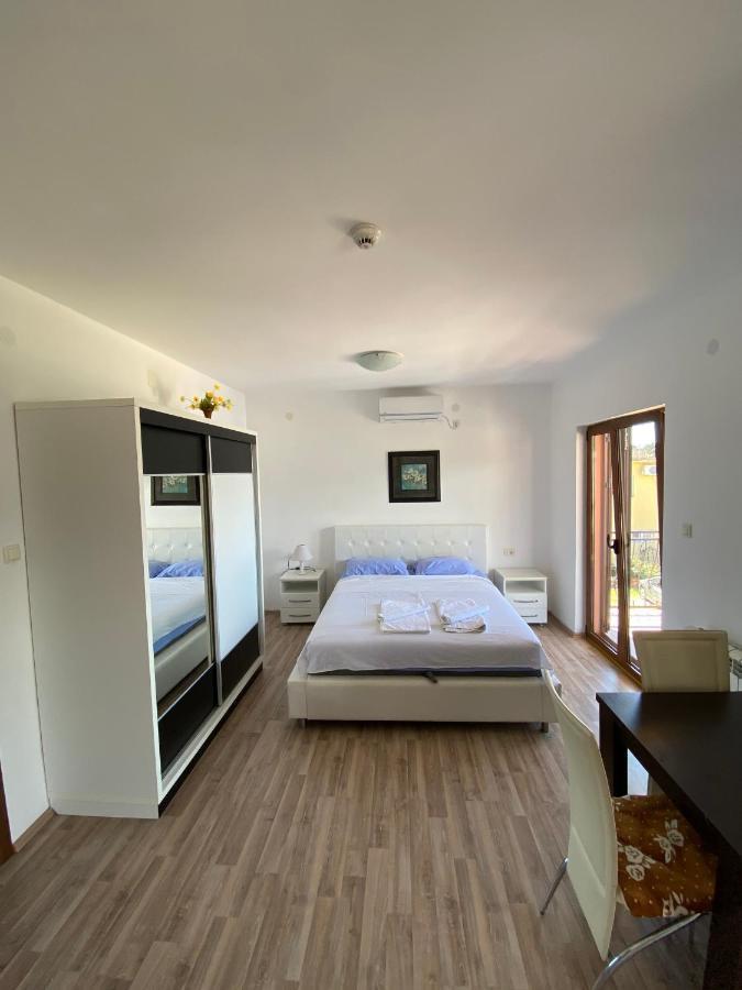 Apartments Family Τίβατ Εξωτερικό φωτογραφία