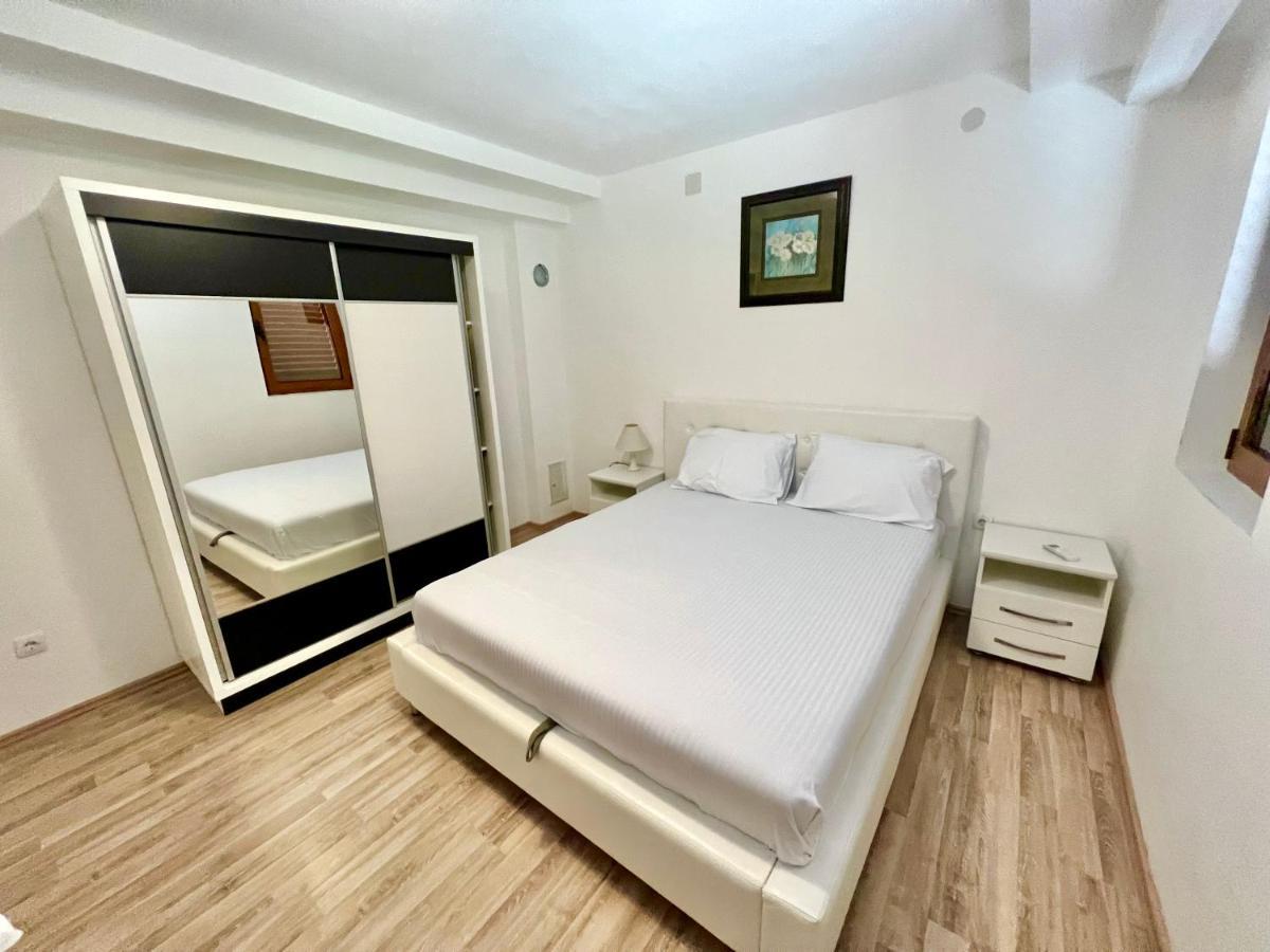 Apartments Family Τίβατ Εξωτερικό φωτογραφία