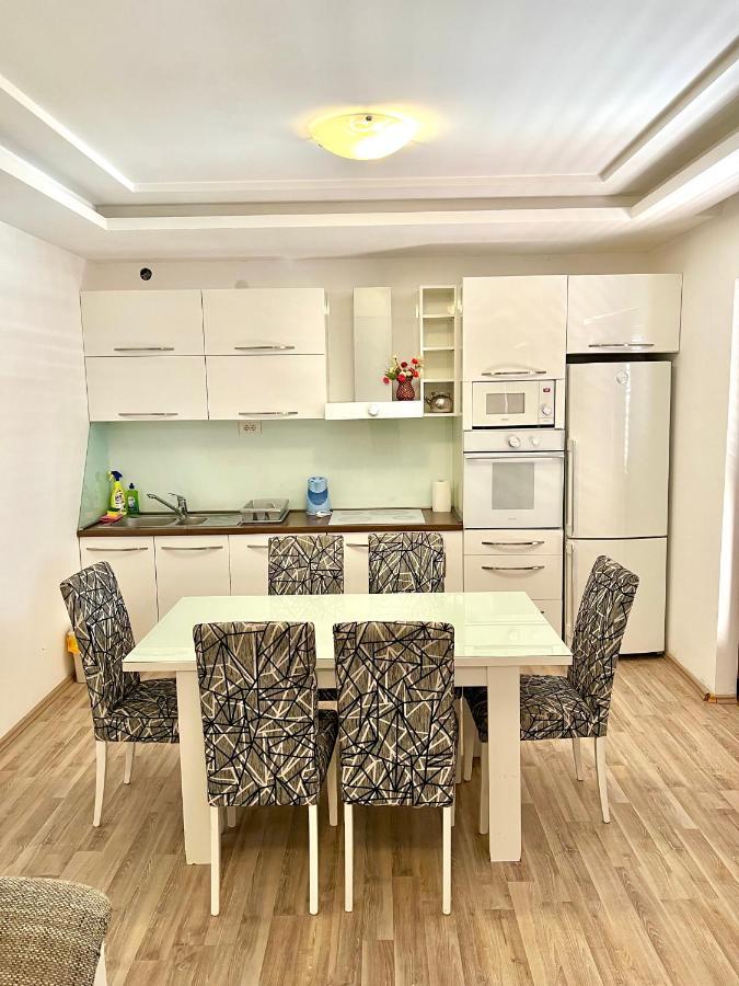 Apartments Family Τίβατ Εξωτερικό φωτογραφία