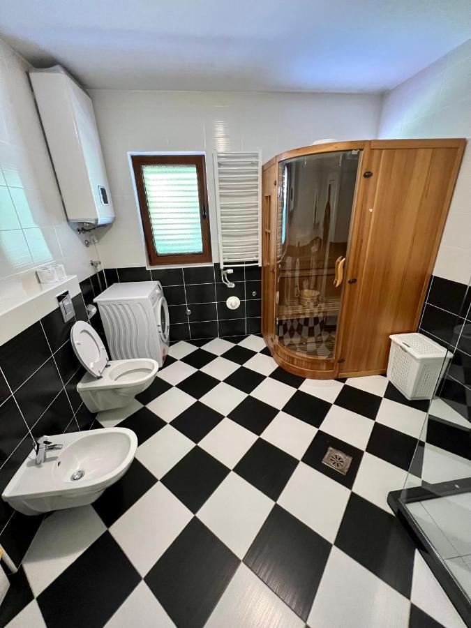 Apartments Family Τίβατ Εξωτερικό φωτογραφία