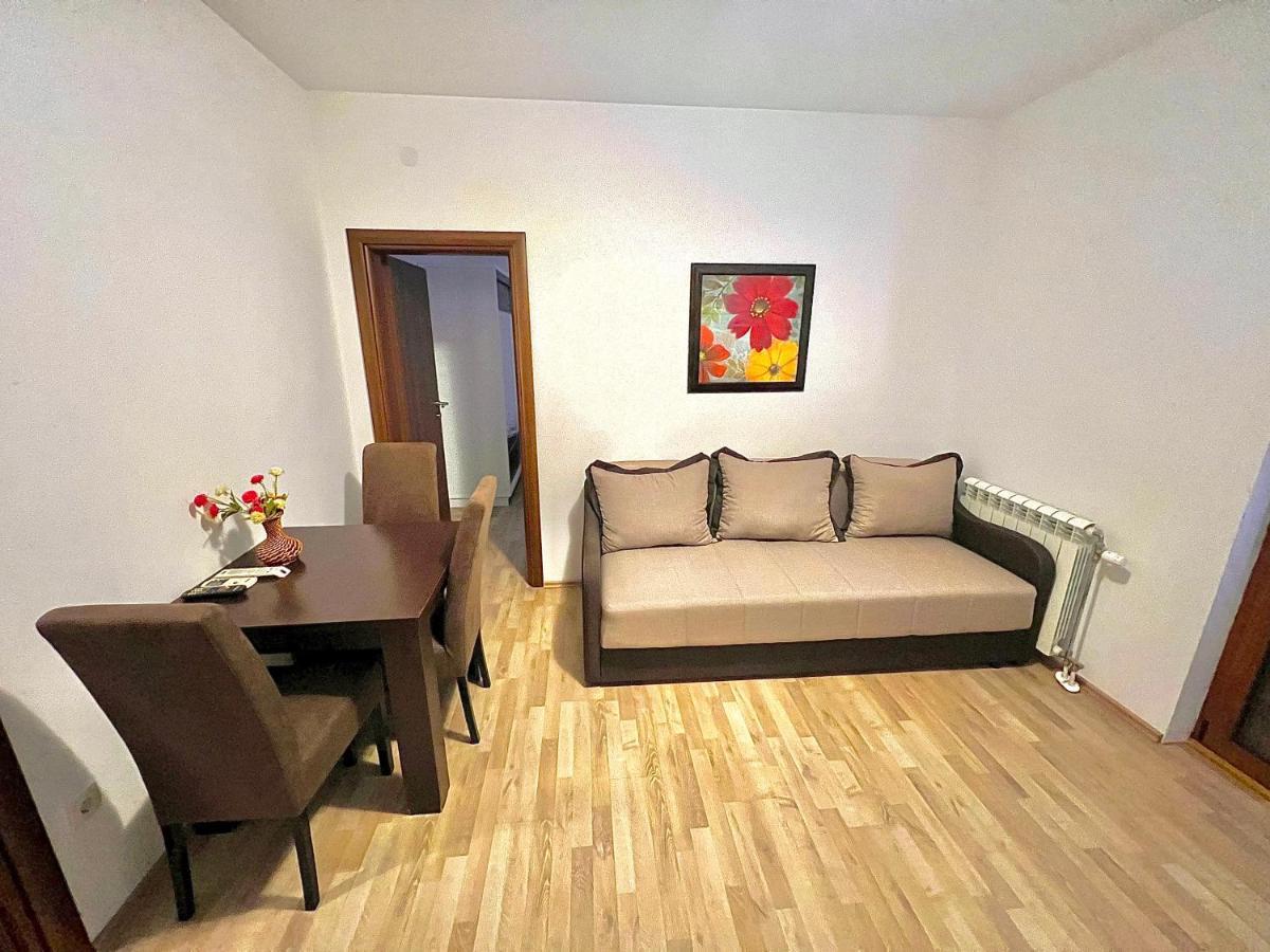 Apartments Family Τίβατ Εξωτερικό φωτογραφία